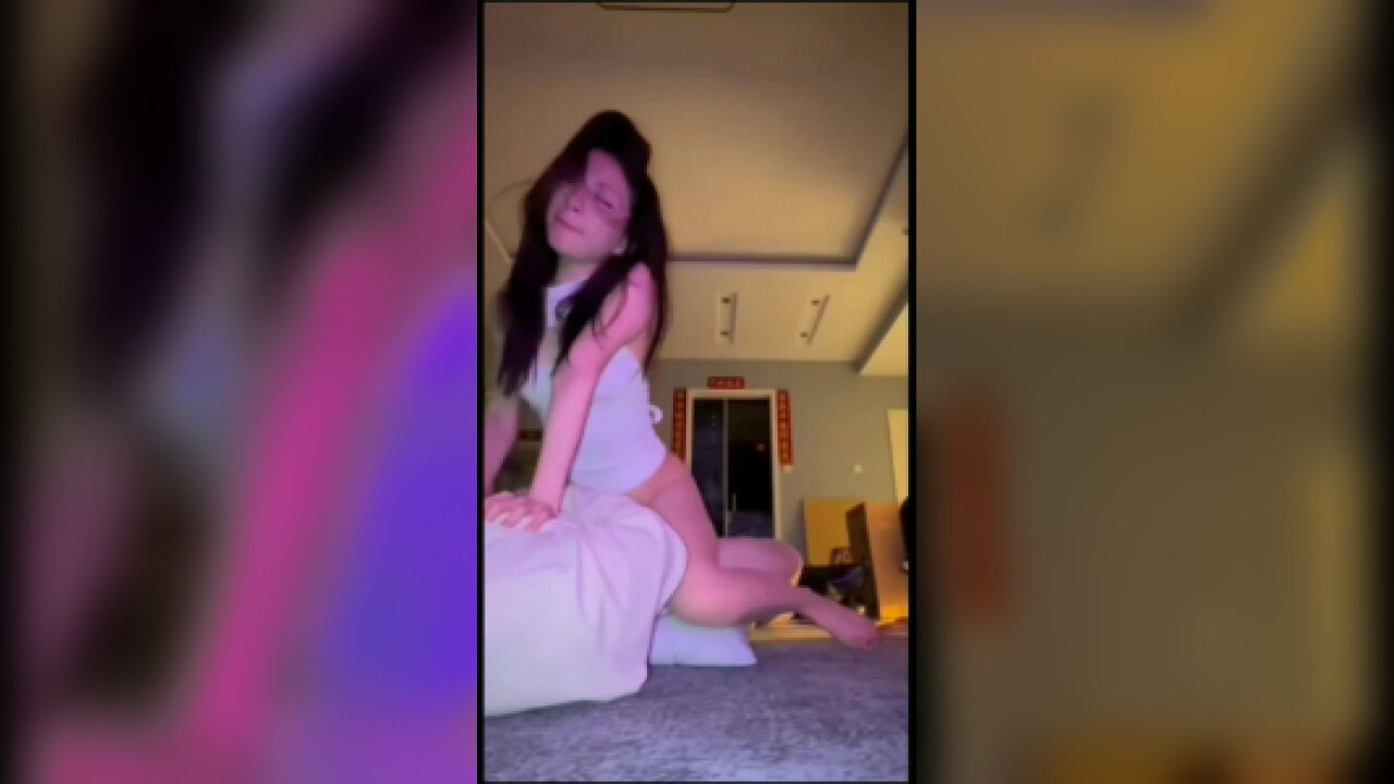 良家人妻长相强烈反差，对白真实刺激，背着老公不要停求我操她
