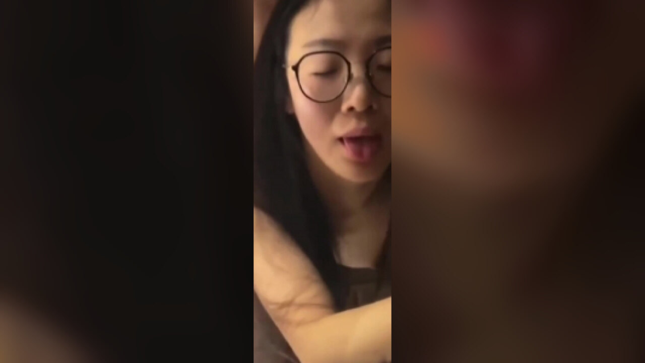 调教极品反差研究生母狗 掐脖后入操到白眼狂翻