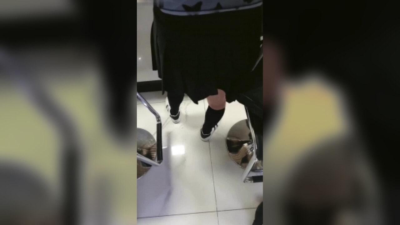 【接巨乳大学生去酒店开房】S型身材眼镜反差婊，外表清纯