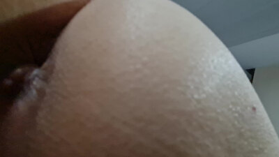 出轨少妇给真爱小男友口交把鲍鱼和屁眼给小男友玩